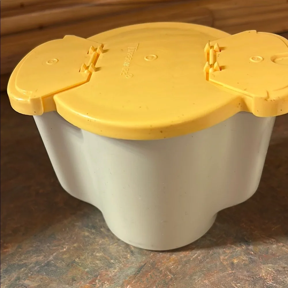 Tupperware Yellow and White Serving Container Set